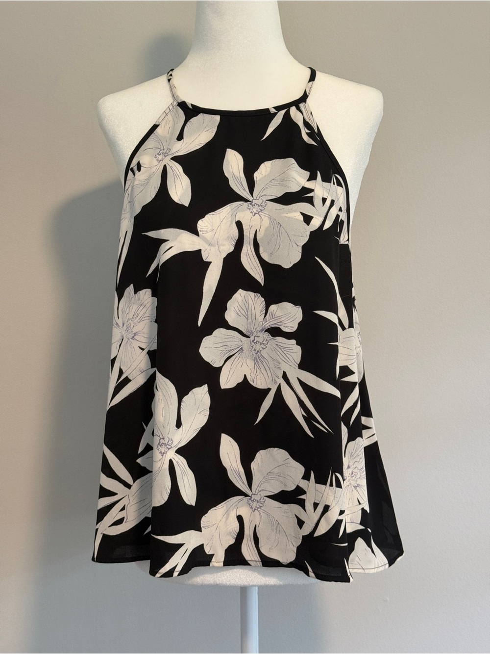Black & White Tropical Floral Print Top - Size M